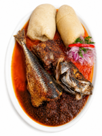 Doukounou servi avec sauce et accompagnement traditionnel